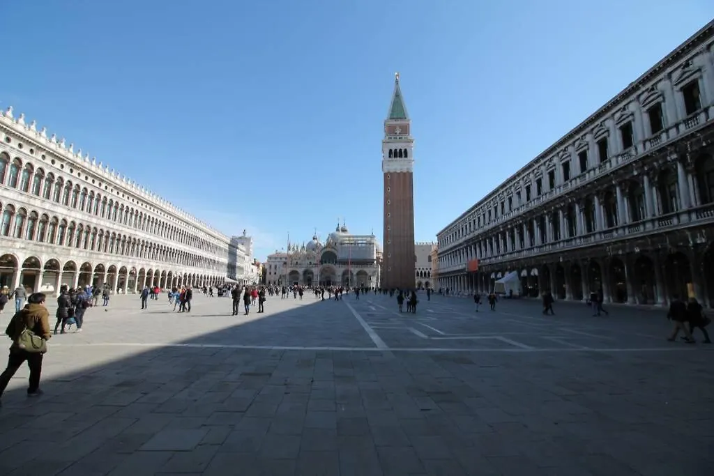 Charming Canal View San Marco Apartment Venezia