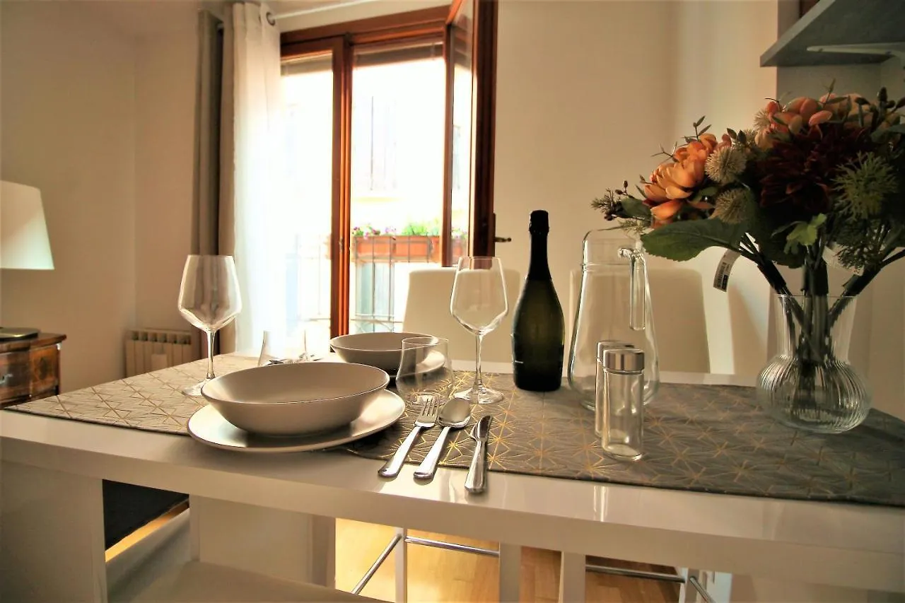 Charming Canal View San Marco Apartment Venezia