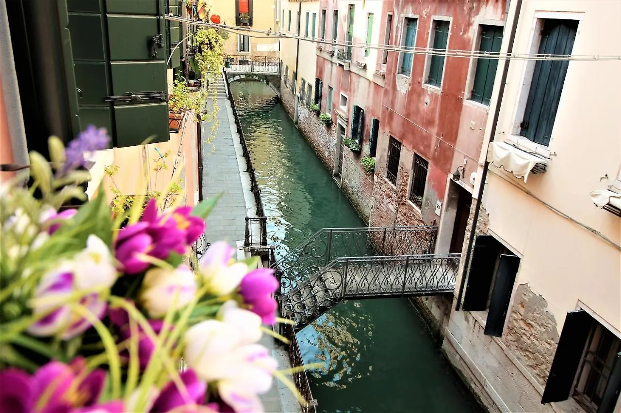 Charming Canal View San Marco Apartment Venezia
