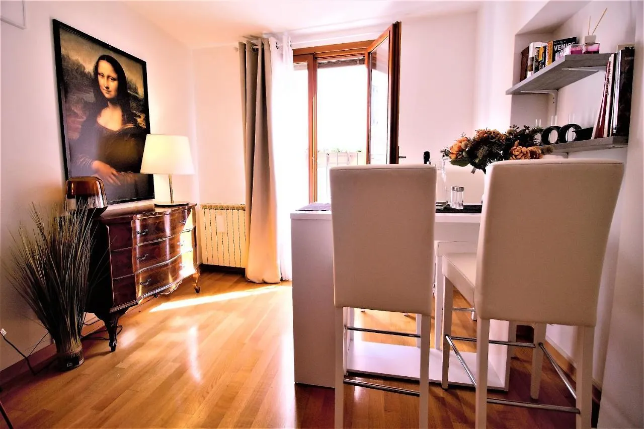 Charming Canal View San Marco Apartment Venezia 0*,