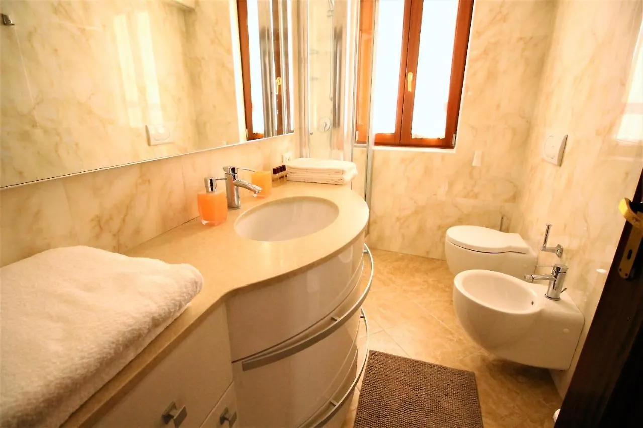 Charming Canal View San Marco Apartment Venezia