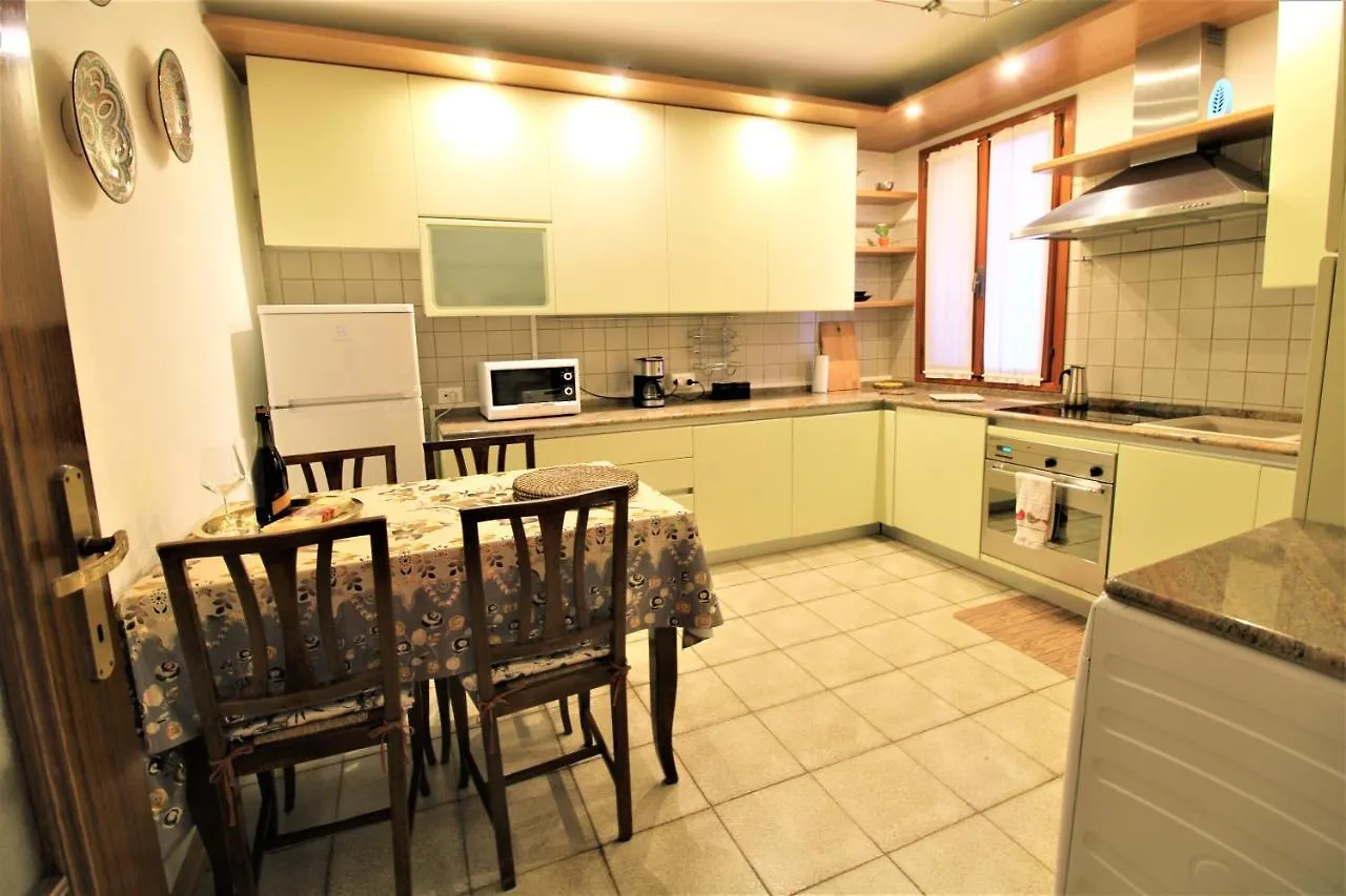 Charming Canal View San Marco Apartment Venezia