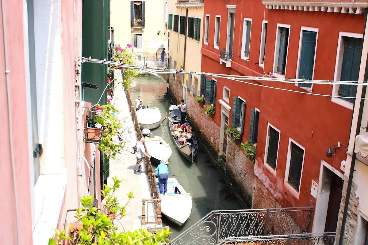 Charming Canal View San Marco Apartment Venezia